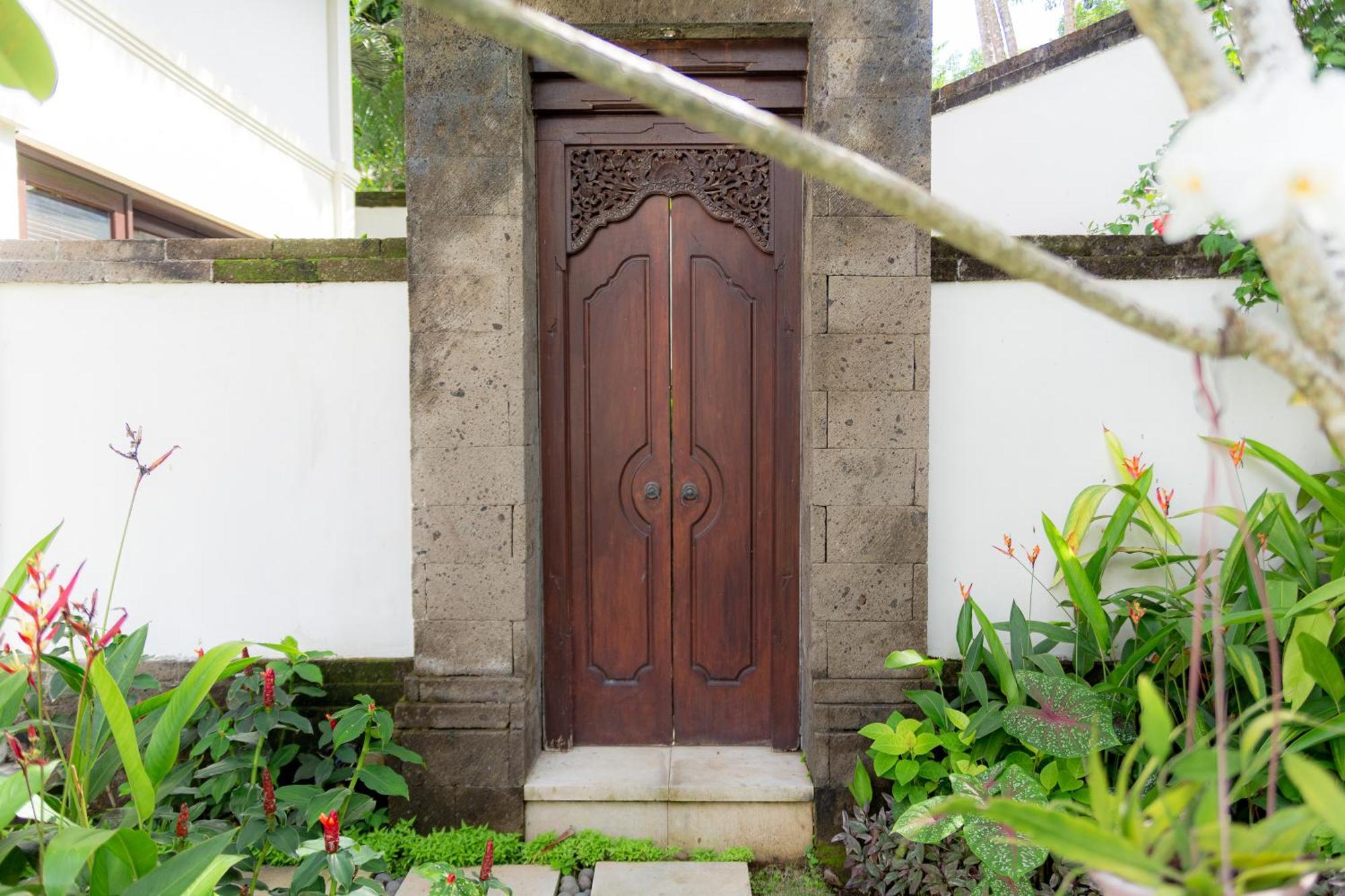 Villa Dorado - Steps From Jimbaran Beach Buitenkant foto